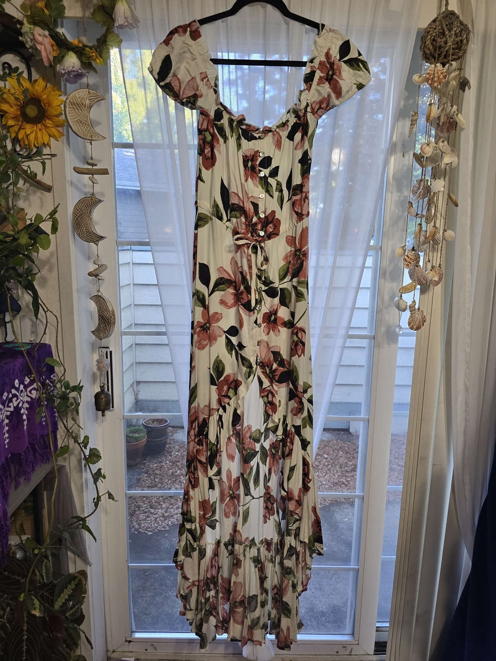 Beautuful Vici Floral High-Low Maxi Dress Size Large, Brand New!
